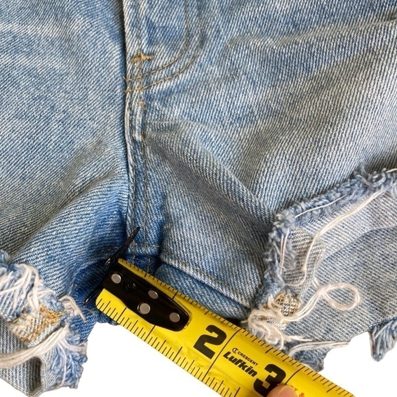 BDG Tomboy Buttonfly Mid Rise 3” Denim Shorts Light Wash Distressed Frayed Sz 25 - Picture 11 of 16